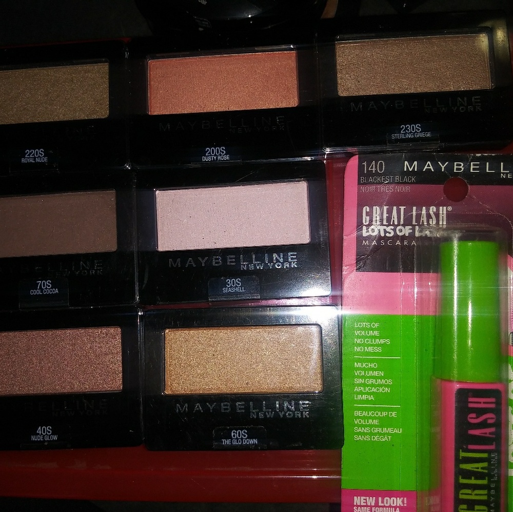 Maybelline eye lot